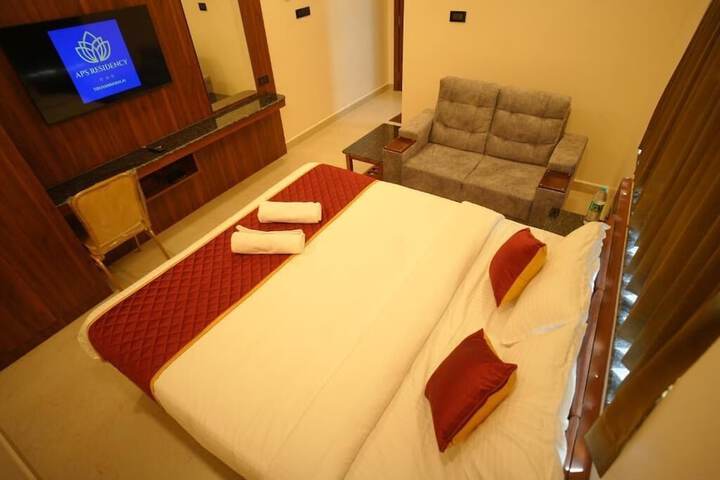 Room 5 of 10