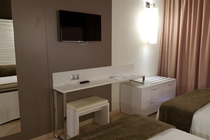 Room 6 of 153