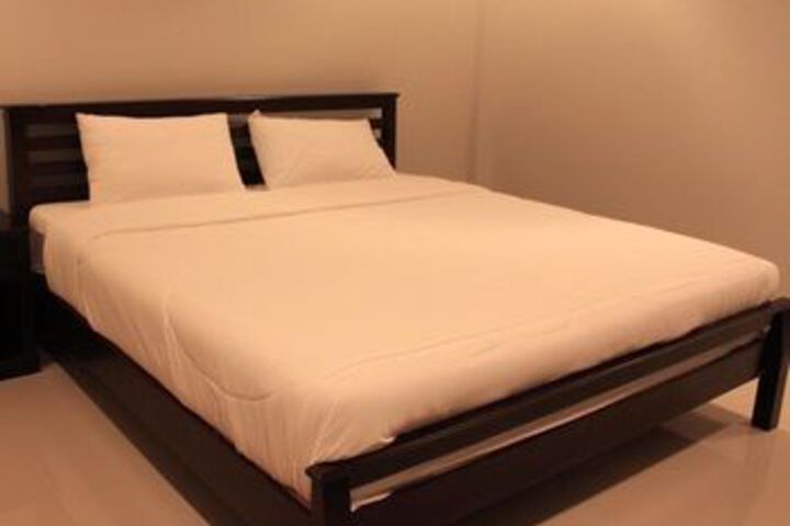 Room 8 of 10