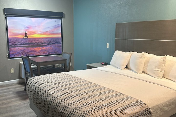 Standard Single King Bed (3 of 9)