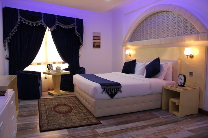Room 9 of 30