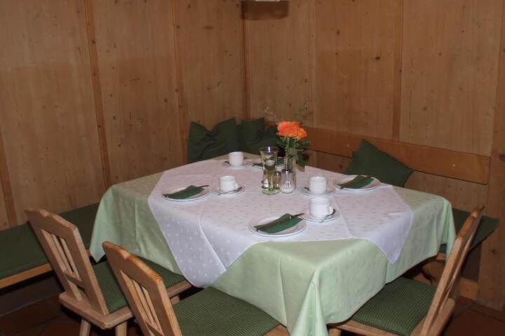 Dining 36 of 52