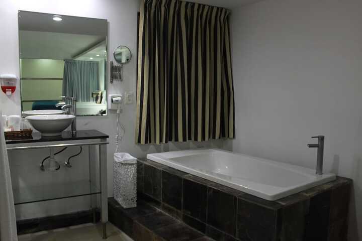 Room 29 of 39