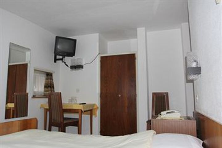Room 40 of 53