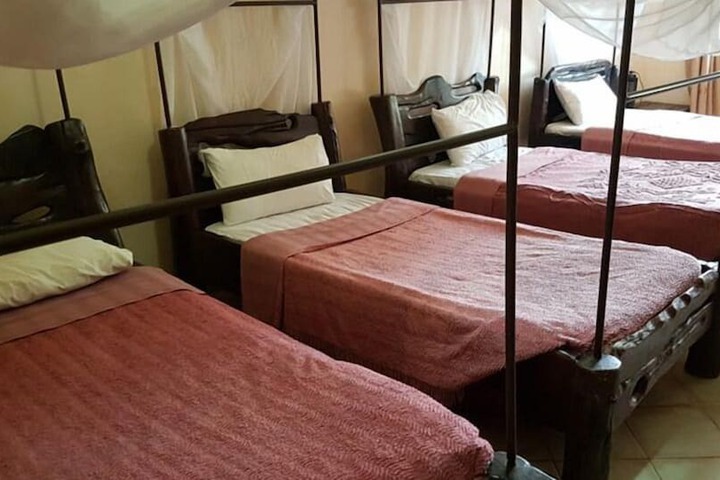 Room 4 of 10