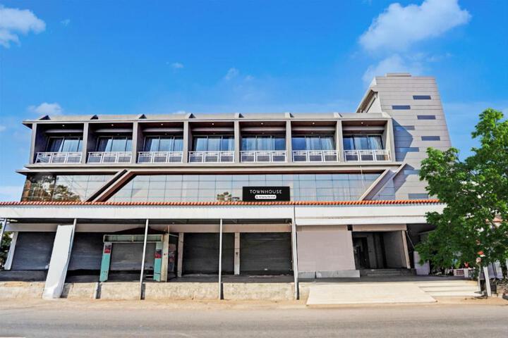Exterior of Townhouse Bhagvadar Porbandar Formerly Hotel Shiv Plaza