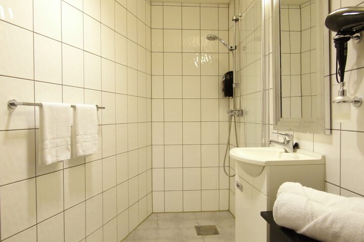 Room 33 of 50