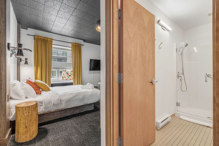 Room 60 of 147