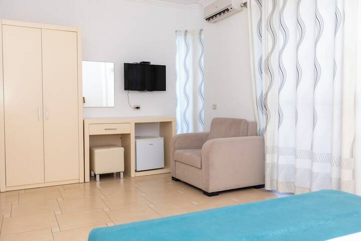 Room 42 of 100