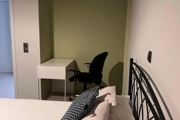 Room 4 of 6