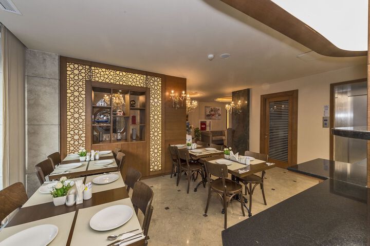 Dining 54 of 60