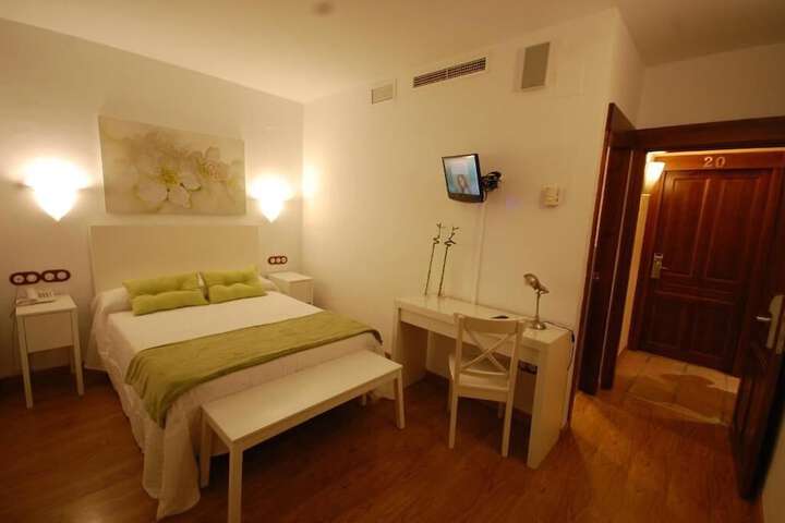 Room 11 of 24