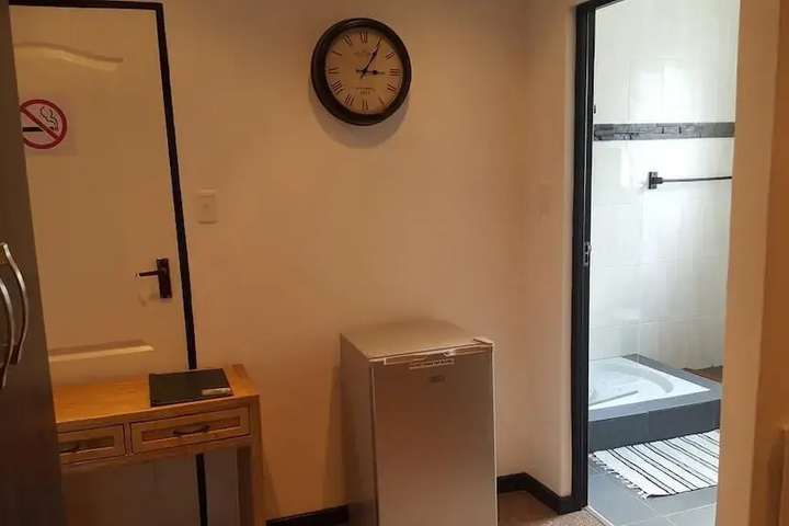 Room 6 of 15