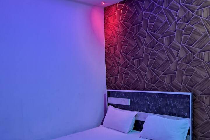 Room 2 of 20
