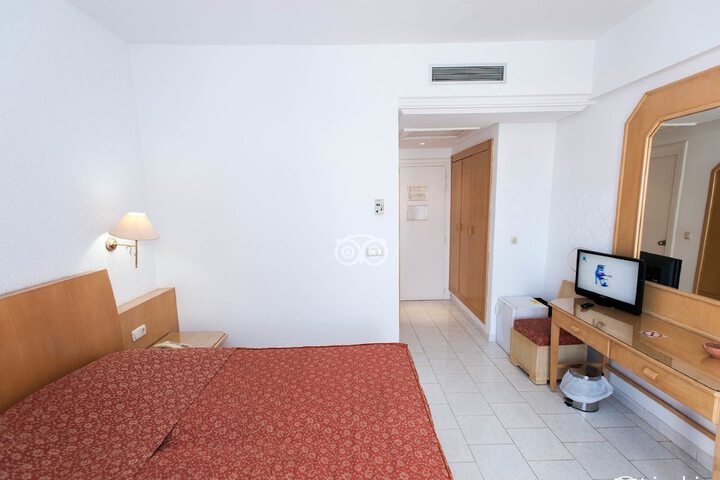 Room 7 of 26