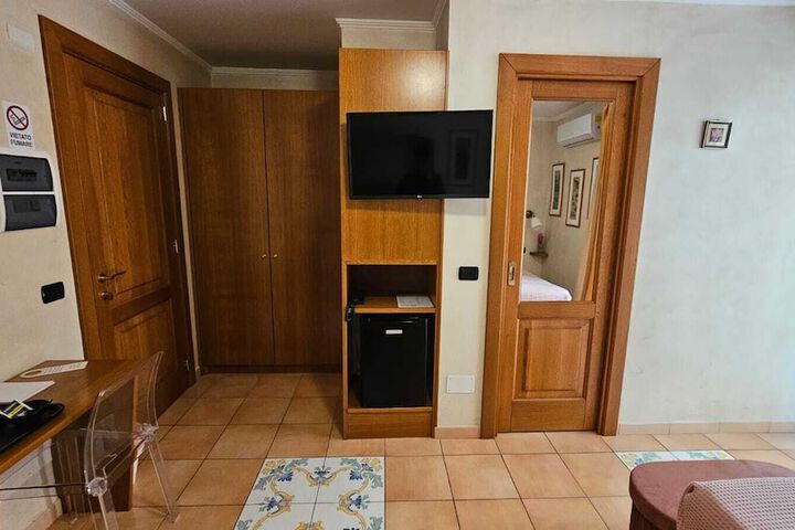 Room 4 of 69