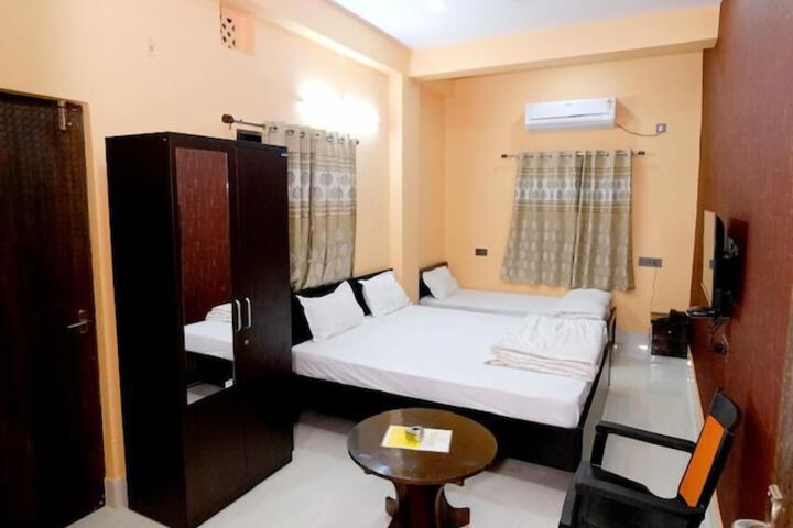 Room 6 of 9