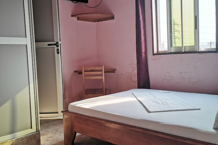 Room 6 of 24