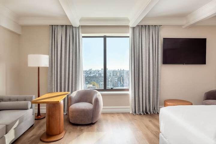Room 28 of 99