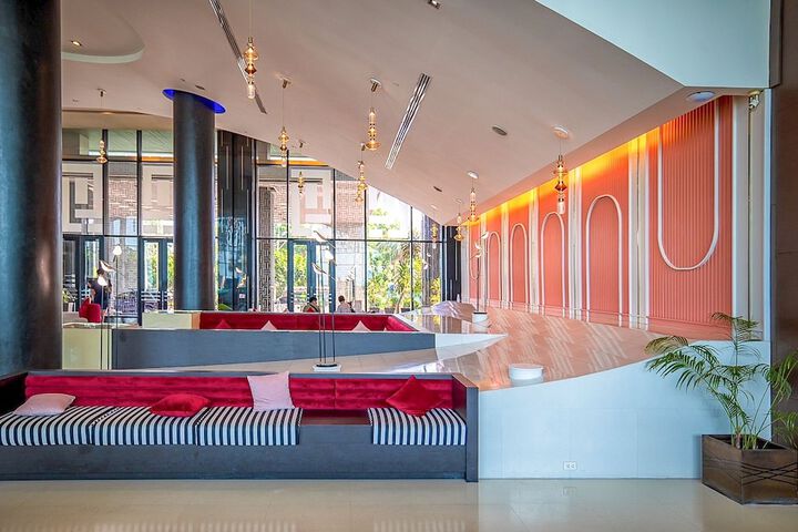 Entrance & Lobby