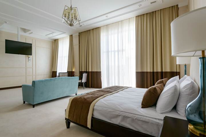 Room 2 of 32