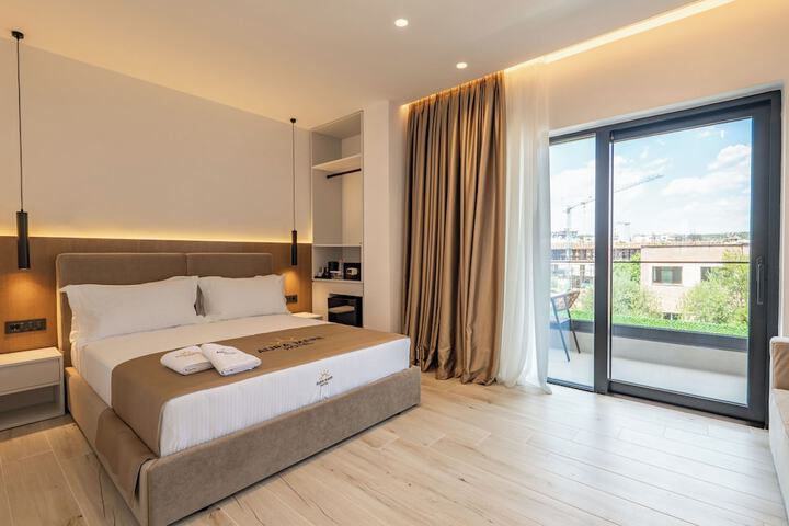 Room 20 of 244