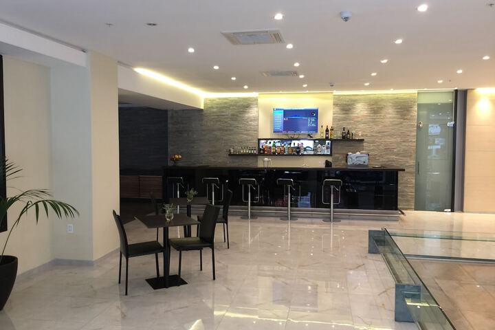 Lounge 39 of 46
