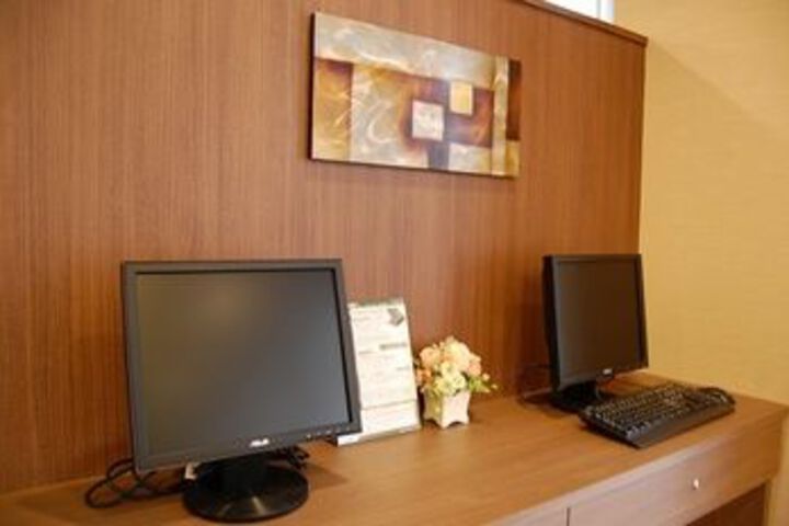 Business Center 13 of 57