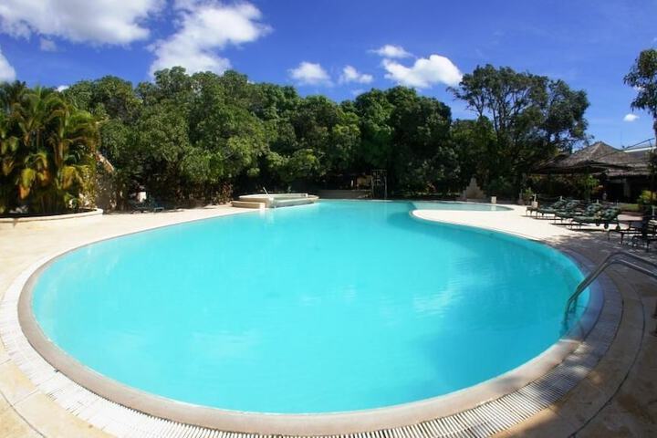 Pools & Facilities