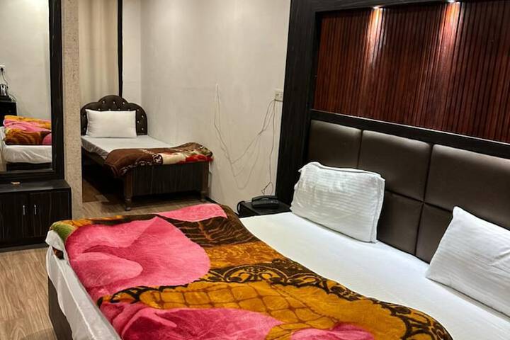 Room 7 of 15