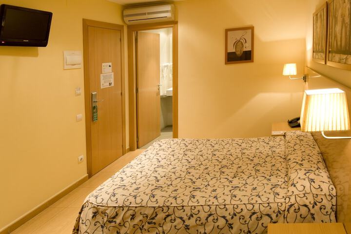 Room 5 of 31