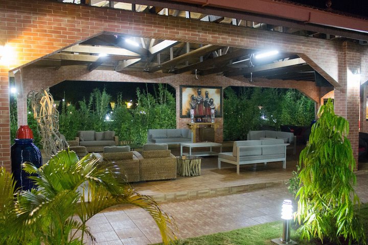 Lounge 51 of 69