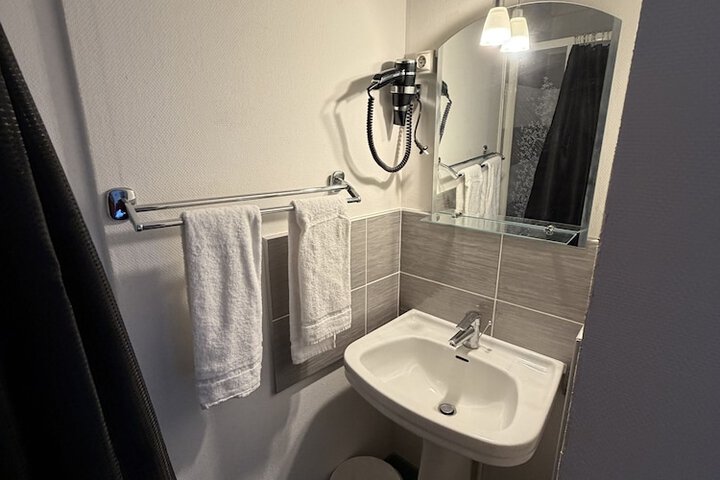 Room 30 of 42