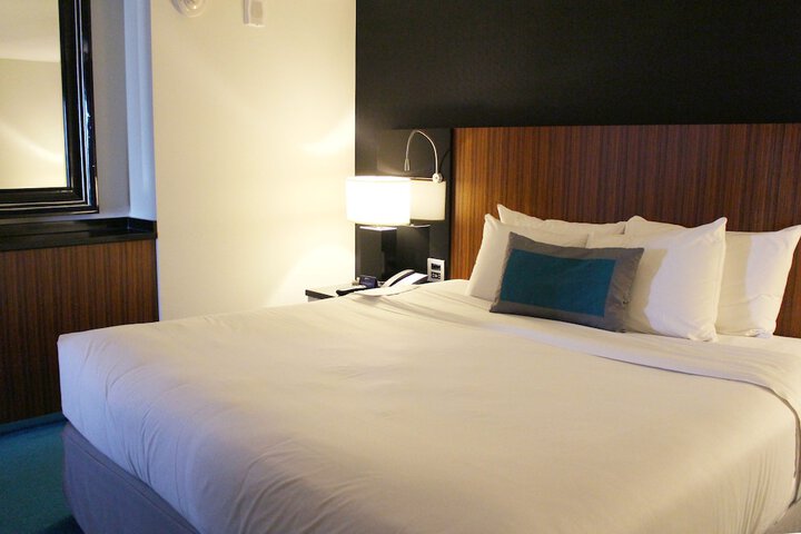 1 King Bed (7 of 36)