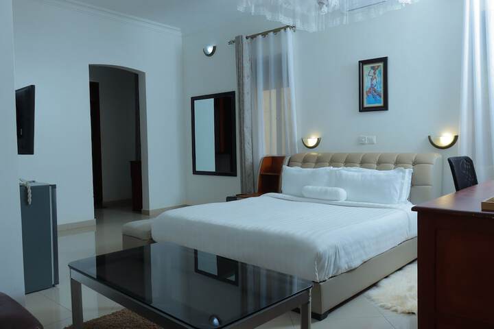 Room 44 of 182