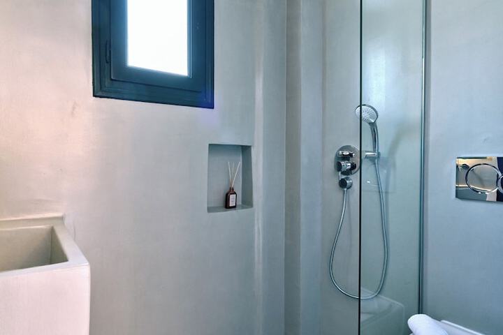 Room 27 of 35