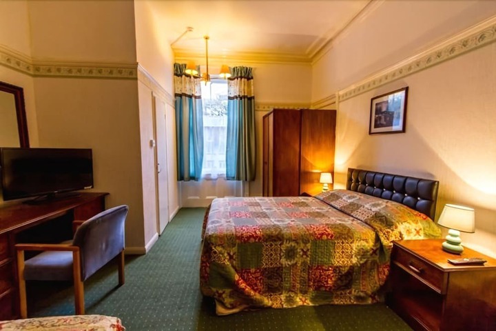Room 33 of 99