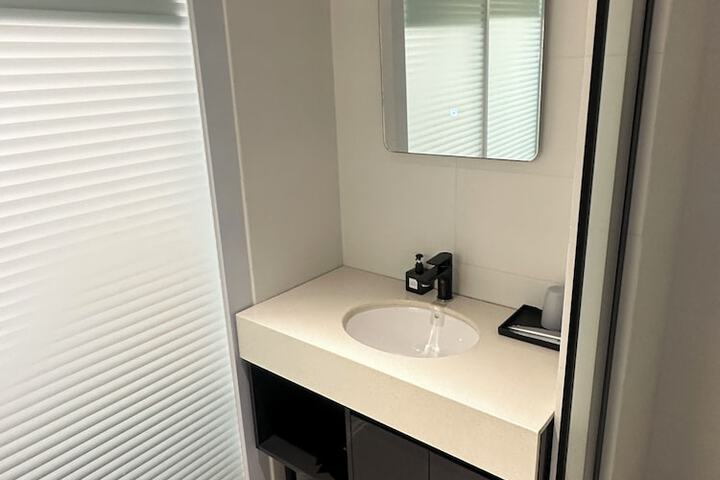 Room 7 of 9