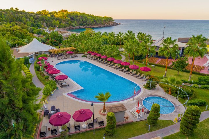 Hotel Pool