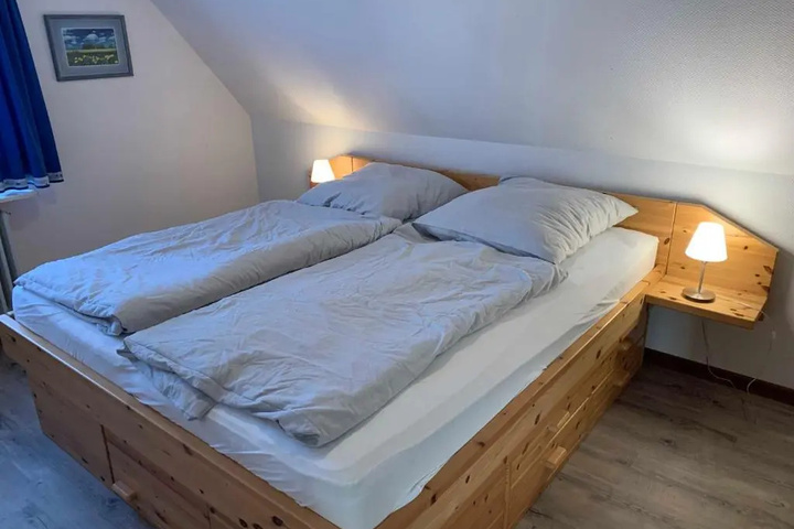 Room 2 of 16