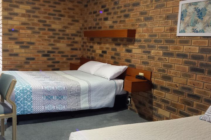Room 6 of 33