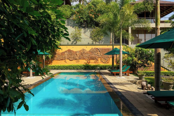 Pool 51 of 76
