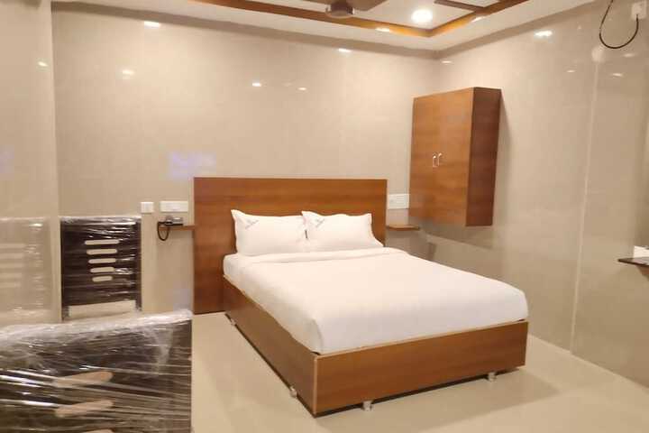 Room 8 of 16