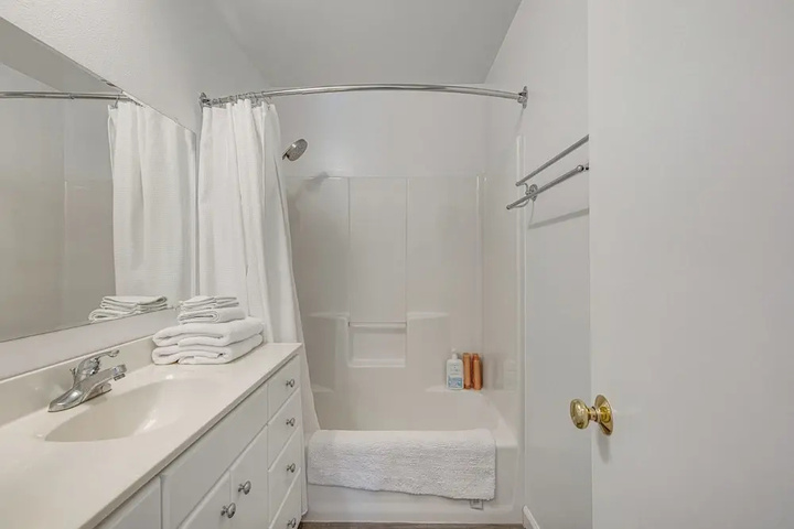 Walk to Pacific City Beach Access: Home w / Deck!