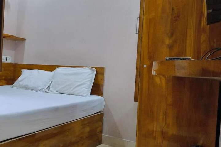 Room 3 of 5