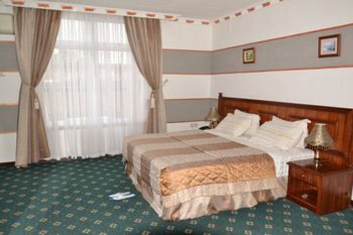 Room 13 of 22