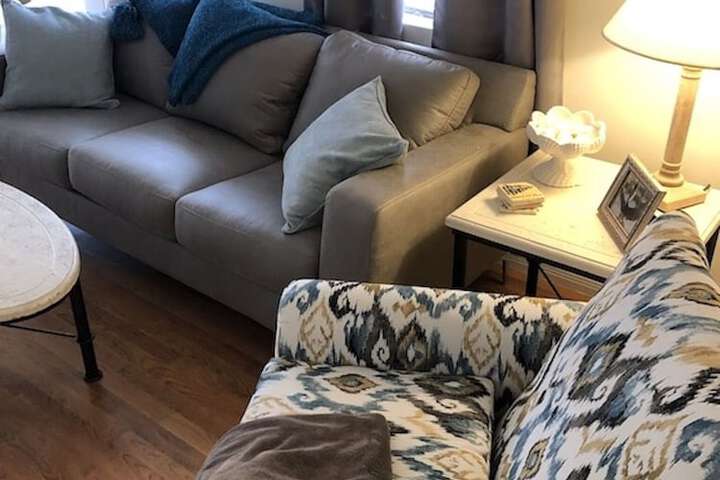 Lounge 34 of 66