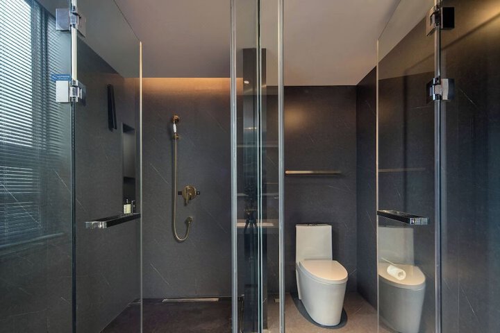 Room 20 of 33