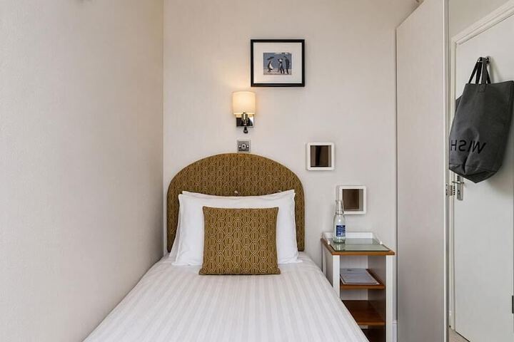 Room 31 of 64