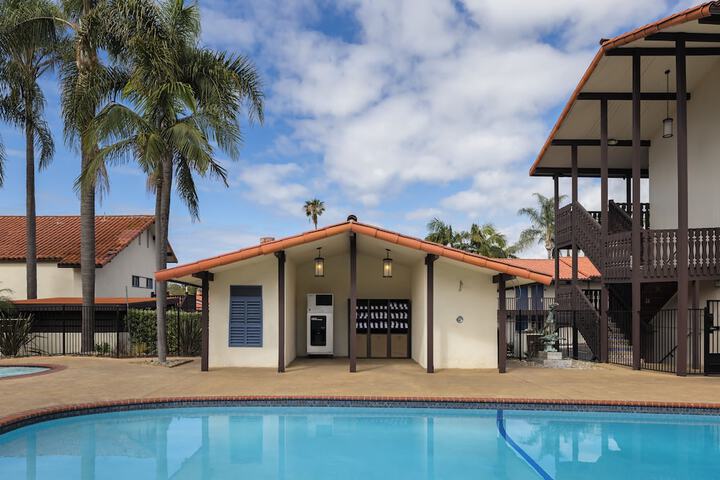 Pool Hotel